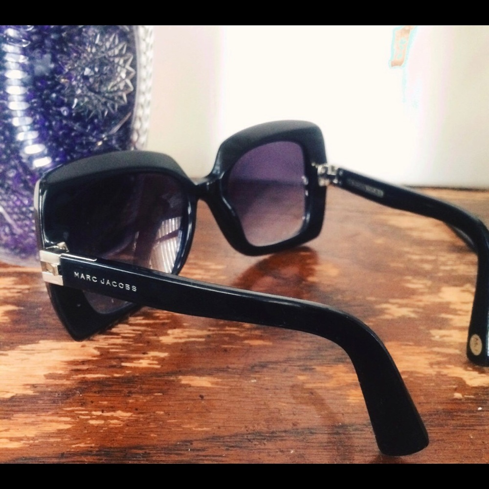 Black Marc Jacobs Sunnies for Sale! 😎